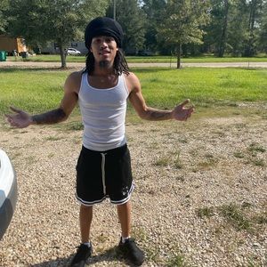 Meet your Posher, Devonte